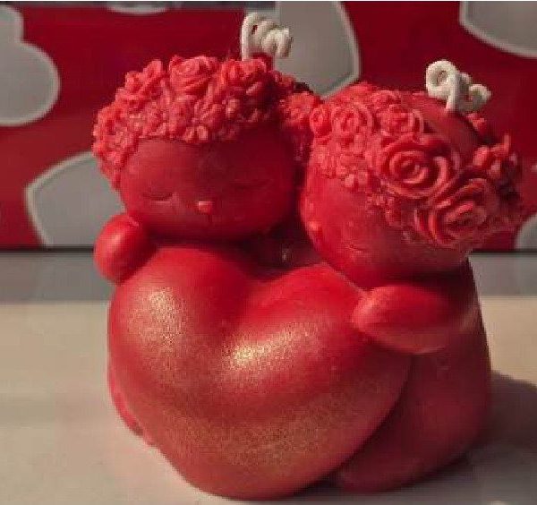 Elf Hug Heart Candle